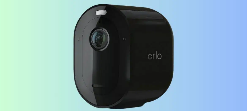 1- كاميرا Arlo Pro 4 Spotlight الذكية