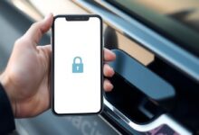 هاتف يفتح السيارة باستخدام المفتاح الرقمي للسيارة