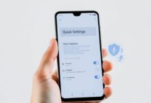 هاتف ذكي يُظهر خيار إيقاف المستشعرات في أندرويد وحماية الخصوصية